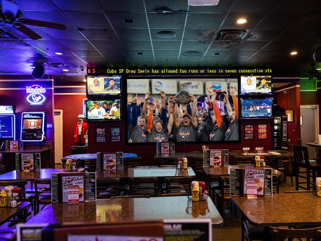 stats houston sports bar big screen